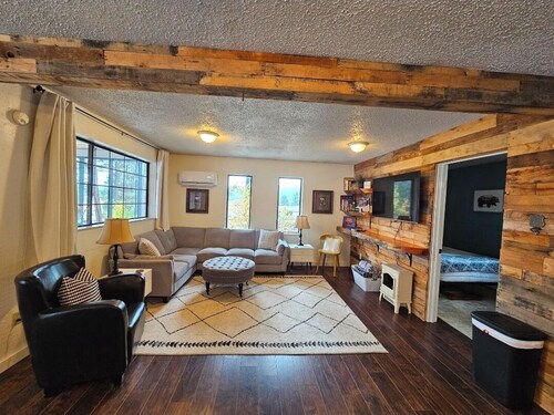Quaint 2 bedroom cottage in the pines