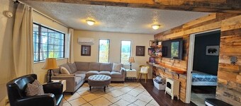 Quaint 2 bedroom cottage in the pines