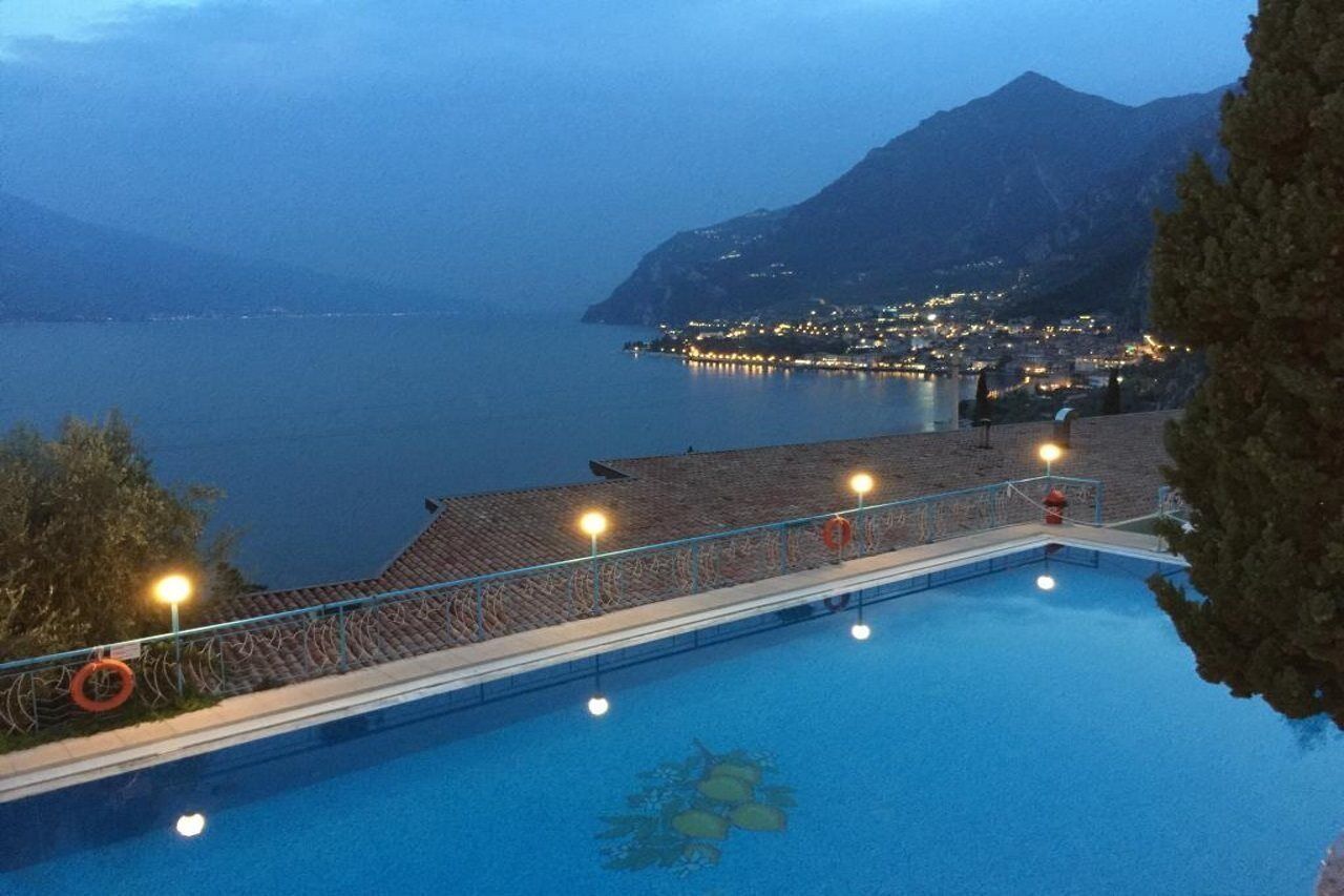 สระว่ายน้ำในร่ม