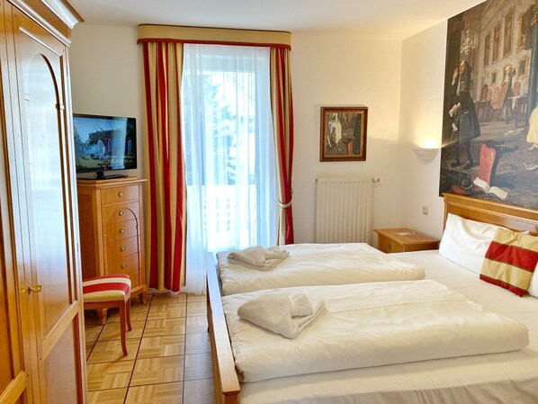 Unclassified image, 1 of 30, button