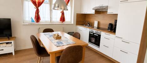 Coffee/tea maker, fridge, microwave, oven
