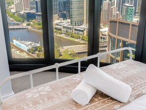 Soundproofing, iron/ironing board, free WiFi, bed sheets - Pars Apartments Melbourne Quarter (Docklands)