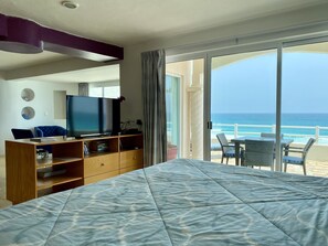 Eight Bedroom Beach | 客房內保險箱、遮光布/窗簾、熨斗/熨衣板、免費無 線上網