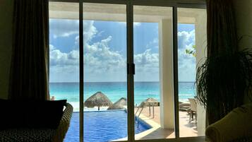 Eight Bedroom Beach | Vista a la playa o el mar