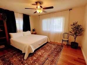3 bedrooms, desk, iron/ironing board, WiFi