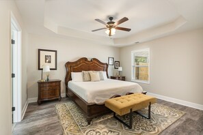 3 bedrooms, desk, iron/ironing board, free WiFi