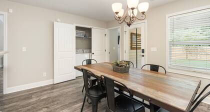 Newly renovated townhome 11 min from GA National Fair Grounds!