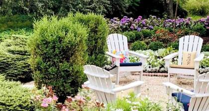 Historic, Antique Southern Maine Farmhouse For All Seasons - 5 mins to Portland!