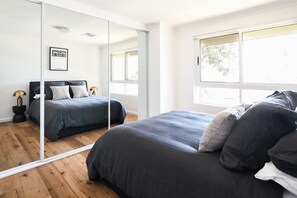 5 bedrooms, free WiFi, bed sheets