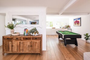Games room - Gorgeous Lakeside Accomodation Family Friendly  (Wamberal)