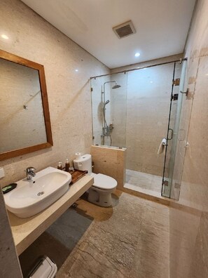 Hair dryer, towels, soap, shampoo - Nelayan Sanur Bay (Bali)