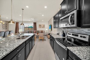 Fridge, microwave, oven, stovetop - Special Offer 10Be/8BH Pool&Spa/Disney 4289 (Davenport)