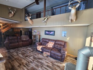 TV, stereo - River's Bend | Ottertail, MN (Otter Tail)