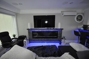 3 bedrooms, bed sheets, wheelchair access