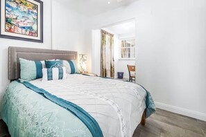 2 slaapkamers, een bureau, reisbedje, gratis wifi