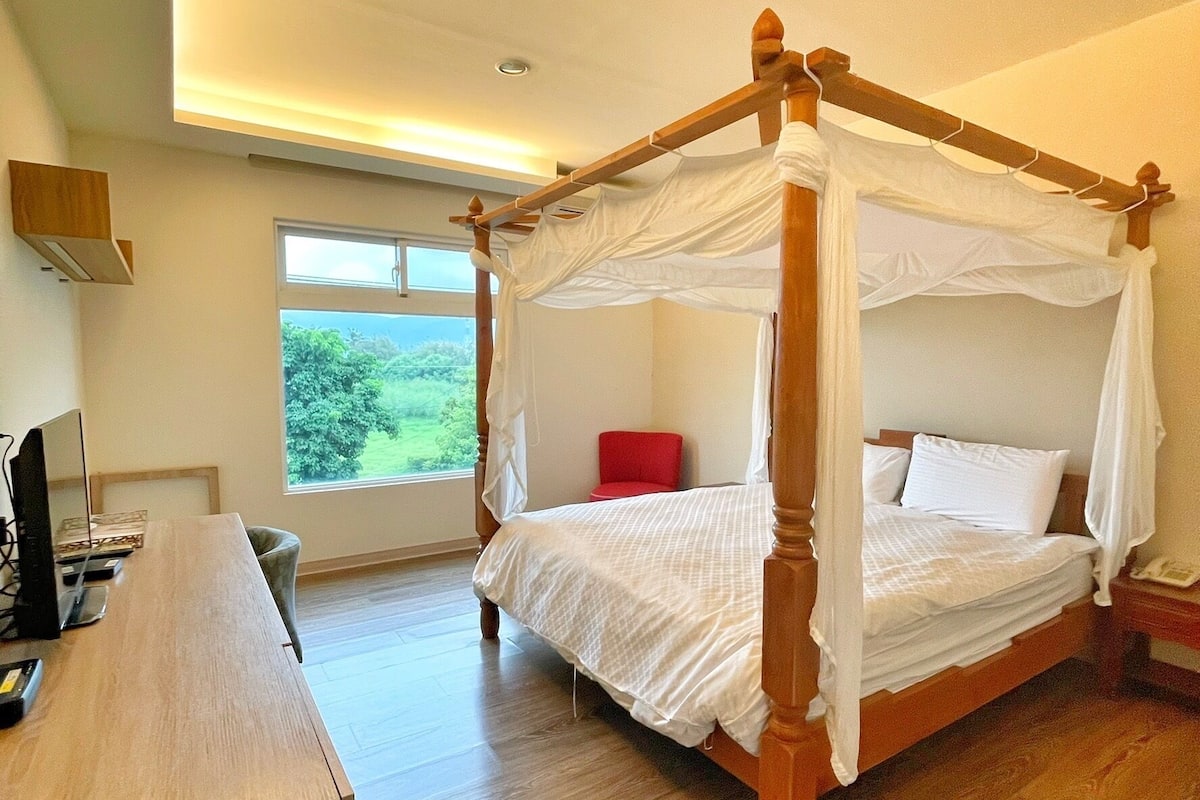 1 bedroom, desk, laptop workspace, blackout curtains