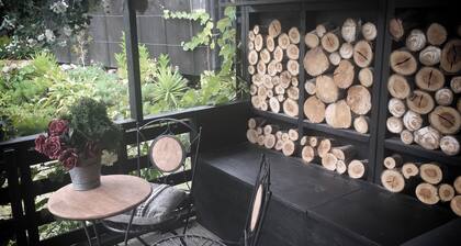 Stylish Garden Oasis