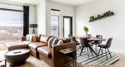 Stunning River View Condo - Walk to Downtown - Rooftop Patio