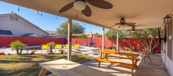 Glendale getaway Pool & Games