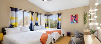 Glendale getaway Pool & Games