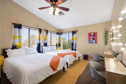 Glendale getaway Pool & Games