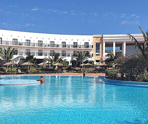 Pool - 2 Bedrooms 2 Bathrooms Pool View Apartment (Sal)