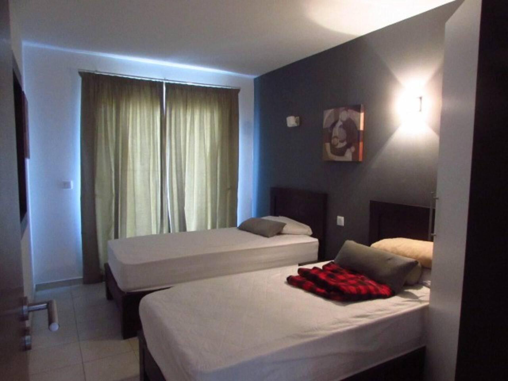 Apartament | 2 dormitoris, planxa i posts de planxar, wifi gratuïta i roba de llit 