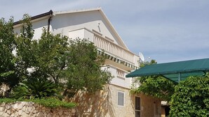 Căn hộ (Three Bedroom Apartment with Terrace ) | Ngoại thất