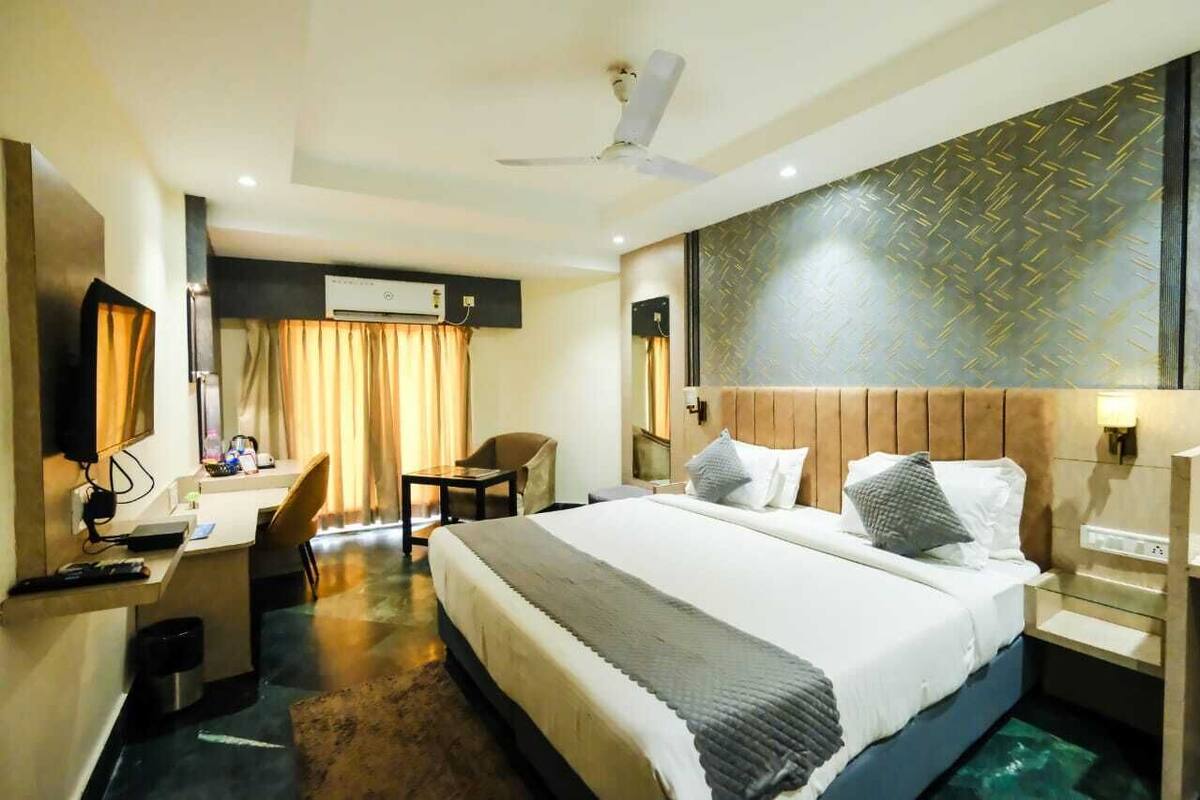 Premium bedding, minibar, laptop workspace