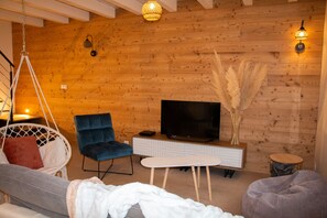 Televisión y chimenea