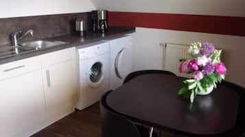 Kühlschrank, Mikrowelle, Ofen, Geschirrspüler