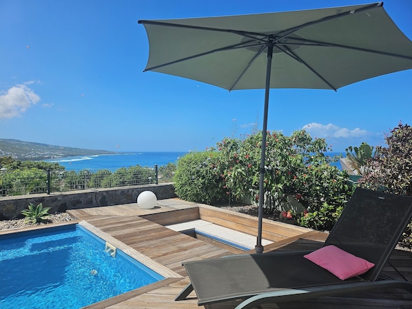 A heated pool - Beautiful villa with sea view, private heated pool, close to paragliding beach. (Saint-Leu)