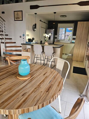 Dining - Beautiful villa with sea view, private heated pool, near Kelonia beach (Saint-Leu)