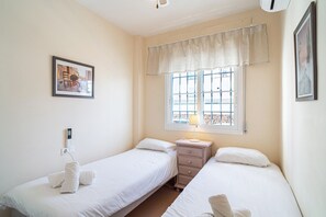 2 slaapkamers, een kluis op de kamer, een strijkplank/strijkijzer