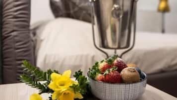 Deluxe Room | Premium bedding, down duvets, memory-foam beds, minibar