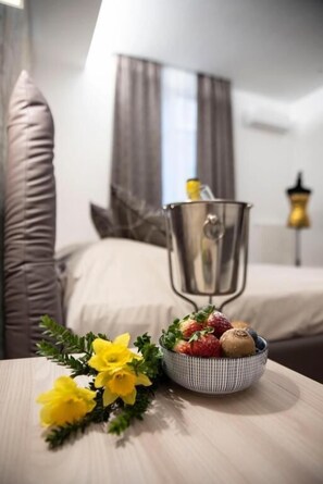 Deluxe Room | Premium bedding, down comforters, memory foam beds, minibar - Fervore Luxury Rooms (Palermo)