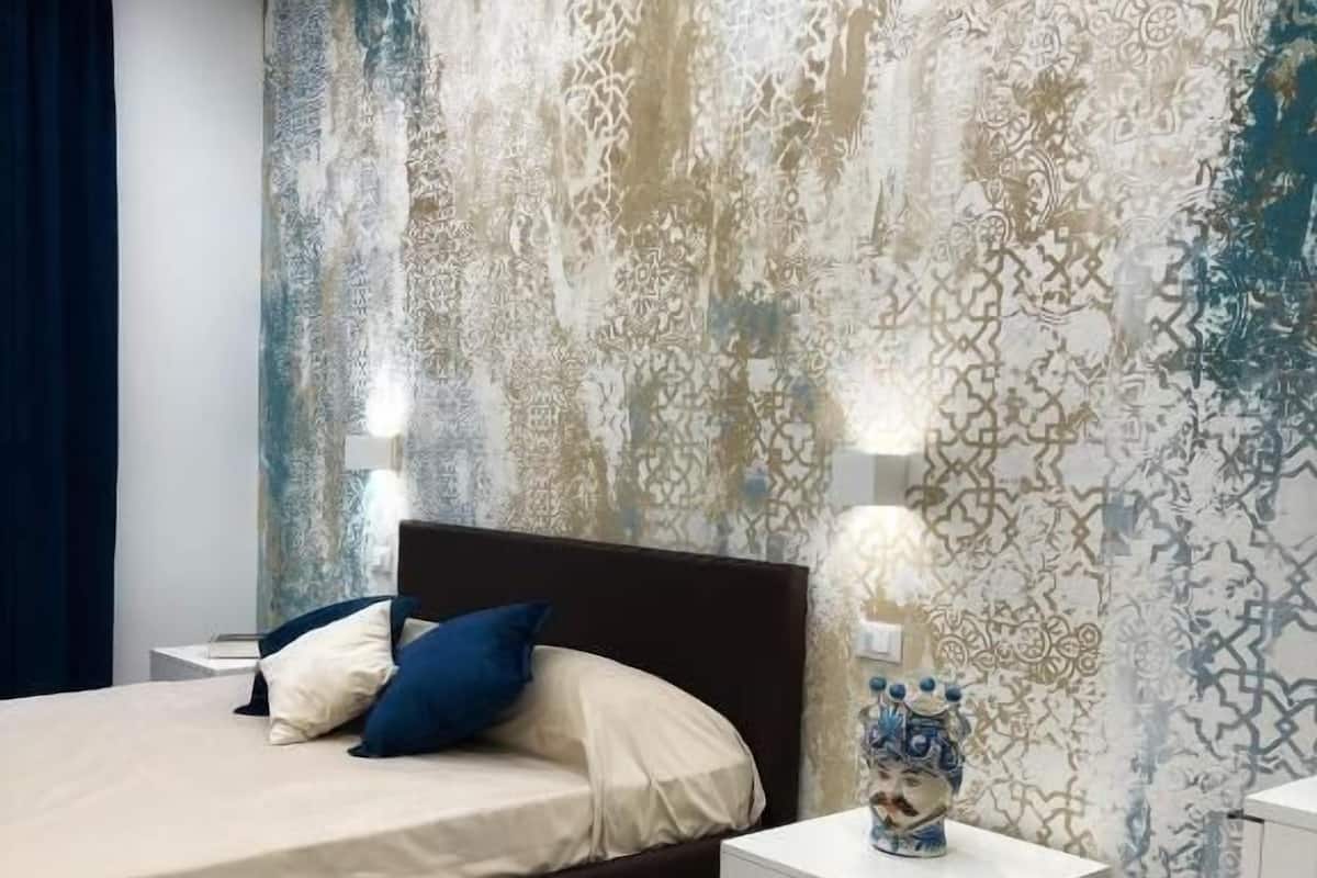 Kamar Triple Deluks | Seprai premium, selimut bulu angsa, busa memori, dan minibar