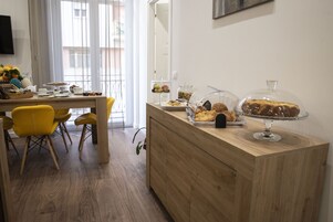 Free daily cooked-to-order breakfast