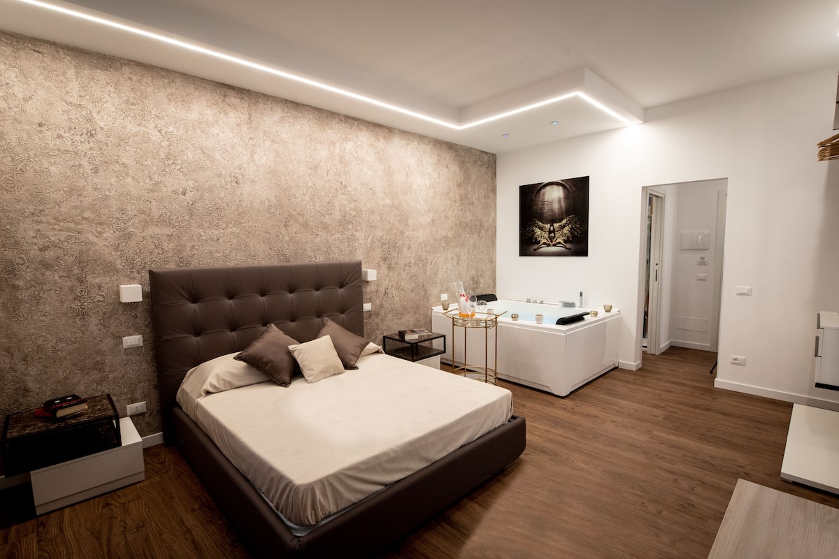 Kamar Mewah | Seprai premium, selimut bulu angsa, busa memori, dan minibar