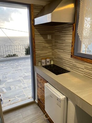 Kühlschrank, Ofen, Herdplatte, Wasserkocher