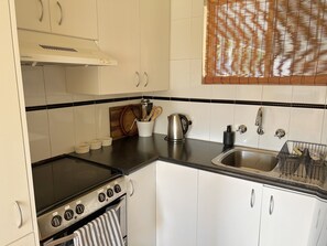 Fridge, microwave, oven, electric kettle - NEWCASTLE ||DARBY ST|| CENTRAL (Newcastle)