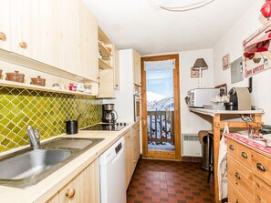 Refrigerador, microondas, horno y lavavajillas