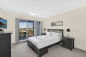 3 bedrooms, iron/ironing board, bed sheets