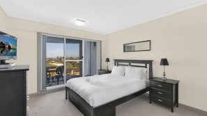 3 bedrooms, iron/ironing board, bed sheets