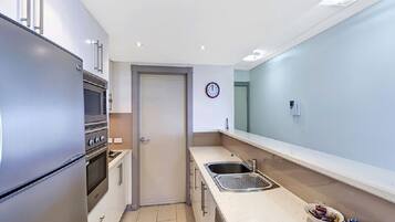 Fridge, oven, dishwasher