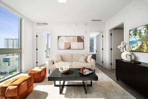 TV, ping pong - Penthouse 31th floor 2bedroom w/pool and parking (Miami)