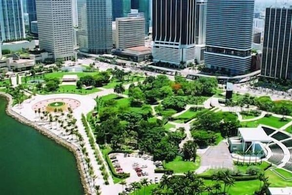 Exterior - Penthouse 31th floor 2bedroom w/pool and parking (Miami)