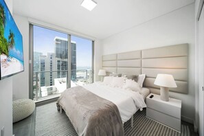 2 bedrooms, iron/ironing board, WiFi, bed sheets - Penthouse 31th floor 2bedroom w/pool and parking (Miami)