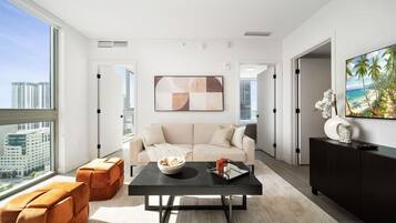 Fernseher, Tischtennisplatte