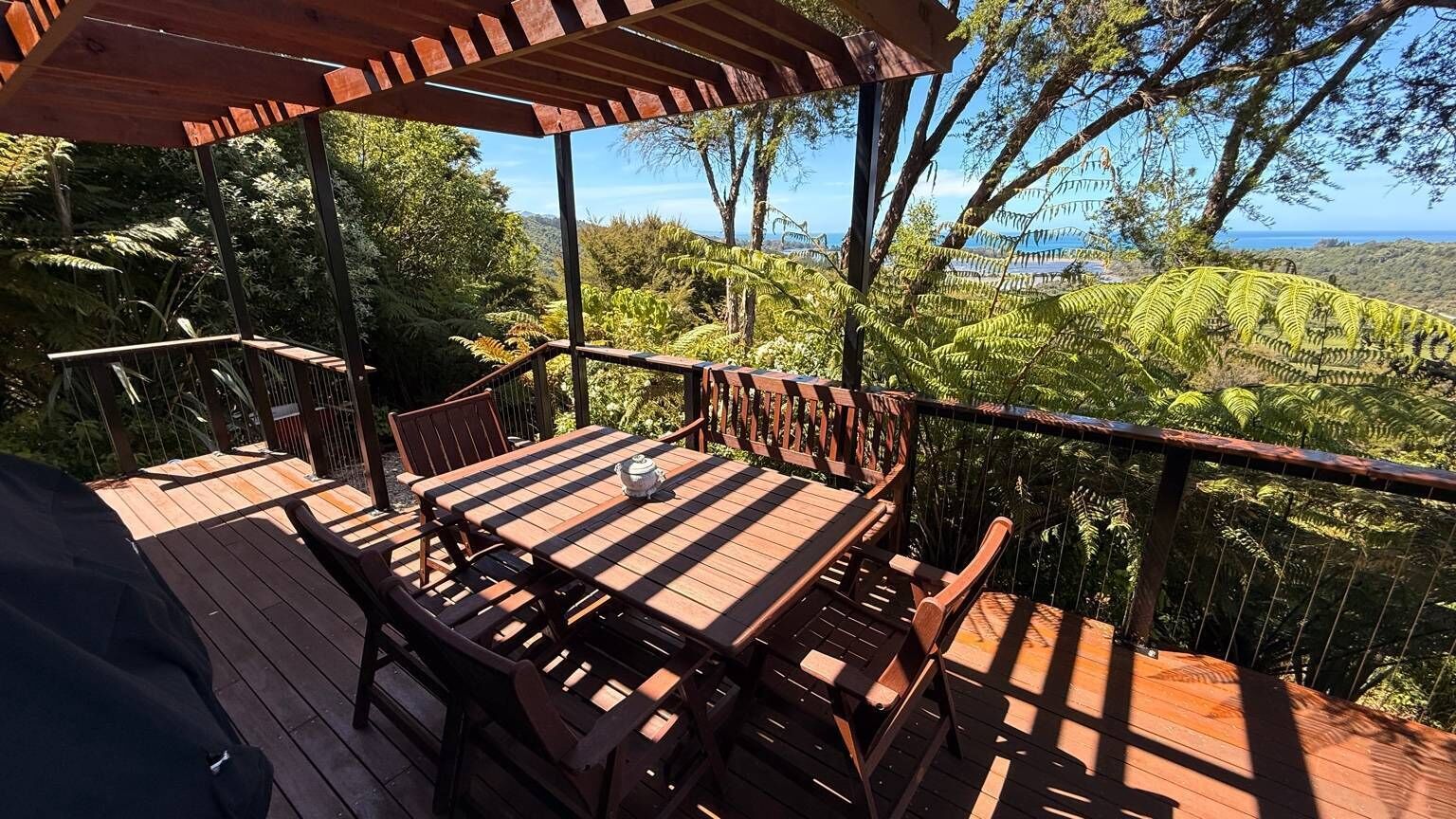 屋外ダイニングエリア